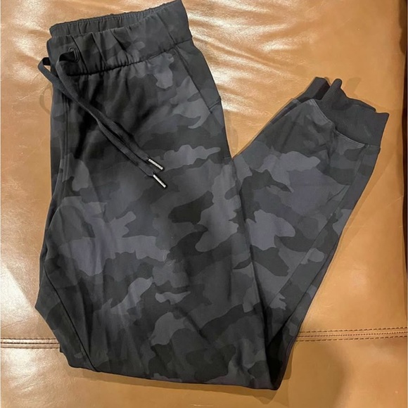 Lululemon on the fly jogger - Picture 2 of 3